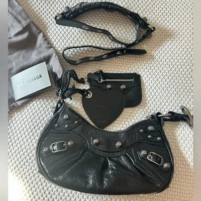 BOLSO DE HOMBRO PEQUEÑO LE CAGOLE PARA MUJER EN NEGRO herrajes dorados Foto 1 de 4