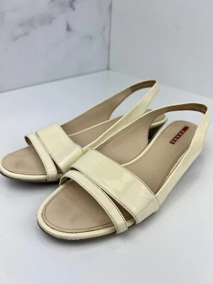 Sandalias de tacón de gatito con correa de charol Prada 39 EU US 9 marfil crema Foto 1 de 4