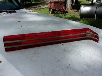 Chrysler New Yorker 1970 pasajero derecho luz trasera lente OEM Foto 1 de 4