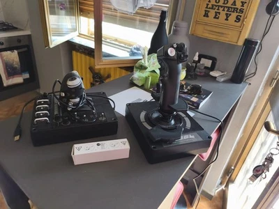 Logitech G X56 H.O.T.A.S Controller Acceleratore E Joystick RGB X56 HOTAS,6 Dof - Immagine 1 di 4