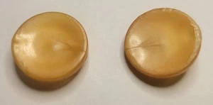 2 Botones Vintage Redondos Plástico Tono Dorado Vástago Trasero Costura Repuesto Artesanías - Imagen 1 de 4