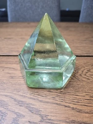 Pisapapeles vintage pirámide de vidrio verde claro prisma cubierta barco barco Foto 1 de 4