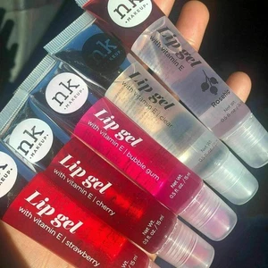 JUEGO VARIADO de 5 Gel Labial Hidratante NK - Vitamina E - Imagen 1 de 8