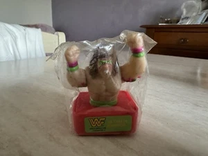 Rarissimo timbrino Wrestling Ultimate Warrior WWF 1991 Titan Sport Hasbro nuovo - Imagen 1 de 3