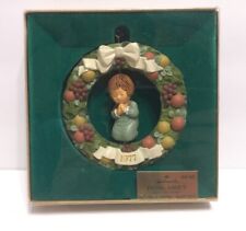 1977 Hallmark Twirl About Christmas Wreath w/ Praying Boy Keepsake Ornament