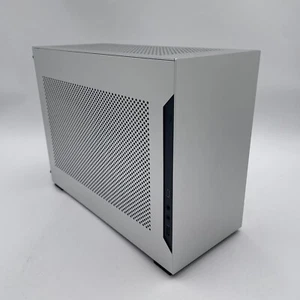 Lian Li Small Case Mini ITX PCIe 4.0 SFX/SFX-L Power Supply A4-H2O SILVER - Picture 1 of 4