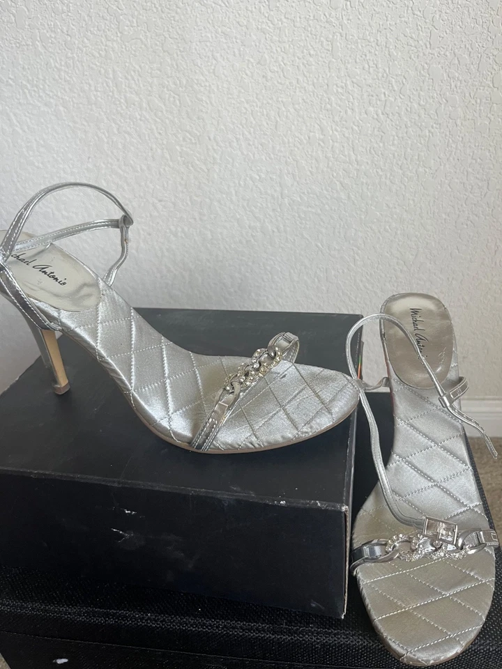 Sandalias plateadas con tiras talla 10 Foto 1 de 1