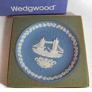 Vintage in Box Wedgwood 1975 Christmas Plate Tower Bridge Jasperware Blue 8" - Picture 1 of 7