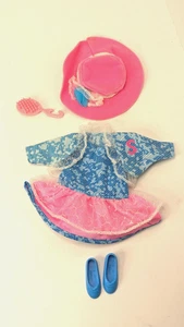 Vintage 1993 Mattel Stacie Feeling Fun Partytime Outfit mit Schuhen und Hut - Bild 1 von 9