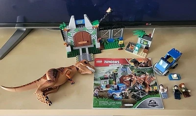 LEGO Juniors Jurassic World Fallen Kingdom Set 10758 T. Rex Breakout Completo Foto 1 de 4