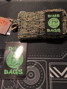 Estuche de transporte acolchado Dime Bags para cáñamo supuestamente a prueba de olores. Verde/marrón - Imagen 1 de 6