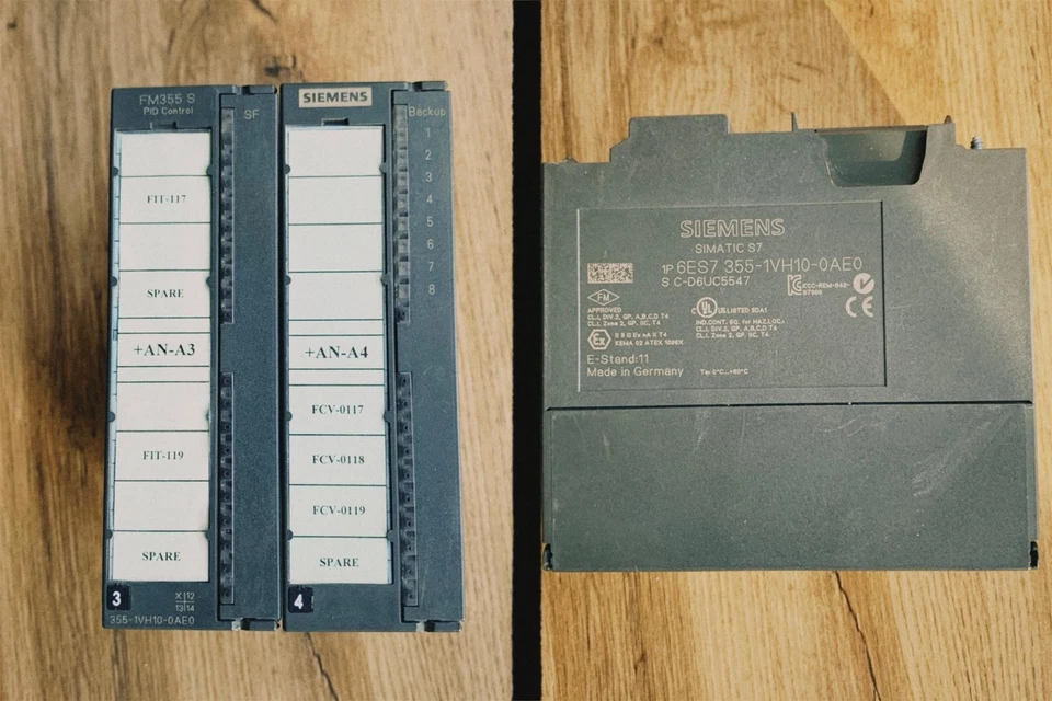 SIEMENS SIMATIC S7-300 Control 355 S 6ES7 355-1VH10-0AE0 PLC 6ES7355-1VH10-0AE0 - Immagine 1 di 1
