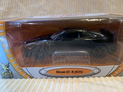 Road Signature Collection 1:24 Scale All Black Nissan GT-R R35 Diecast Car - Image 1 of 4