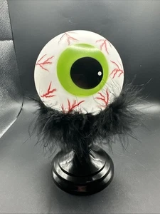 Decorazione Halloween batteria illumina bulbo oculare su piedistallo - Foto 1 di 9