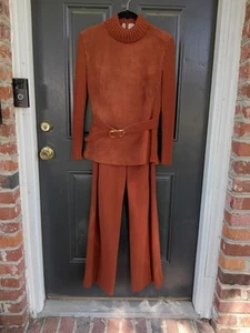 De Colección Años 60 70 Gamuza Cuero Pantalón Traje Mod Conjunto Campana Parte Inferior Pantalón Cuello Tortuga Top - Imagen 1 de 24