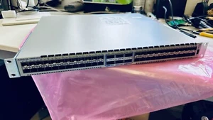 Arista DCS-7280SR-48C6-R 48x 10GbE SFP + 6x 100GbE QSFP + switch con 2AC - Foto 1 di 7