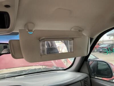 Parasol derecho usado se adapta a: Chevrolet Avalanche 1500 2004 iluminado grado derecho Foto 1 de 4