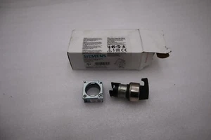 NEW IN BOX Siemens 3SB35 00-3PA11 Selector Switch 2 Position Black STOCK H220A - Picture 1 of 3
