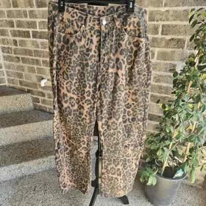 NWOT Leopard Print Barrel Leg Jeans Size Large - Picture 1 of 11