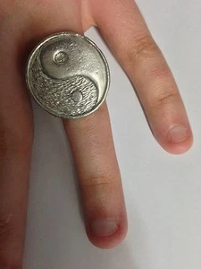 Anello in peltro inglese Yin And Yang 1 PP-G66 regolabile fatto a mano in Sheffield - Foto 1 di 1