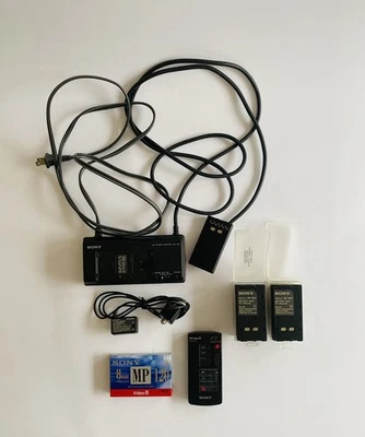 Adaptador de corriente Sony AC-V65 cargador de batería adaptador RFU 2 baterías NP-66H extras Foto 1 de 4