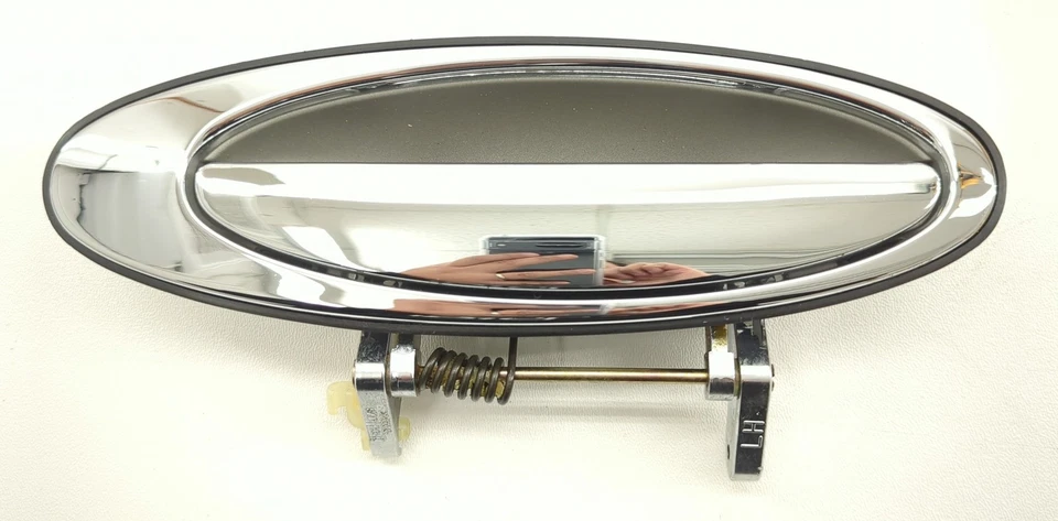 Nueva manija de puerta trasera izquierda genuina OEM 1994-1996 Infiniti Q45 82607-68U12 cromada Foto 1 de 4