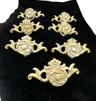 Lote de 7 tiradores de cajón de latón envejecido Thomasvile provincial francés vintage Foto 1 de 4