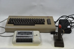 Commodore 64 C64 Computer and Accessories - Turns on to start up screen - Picture 1 of 12