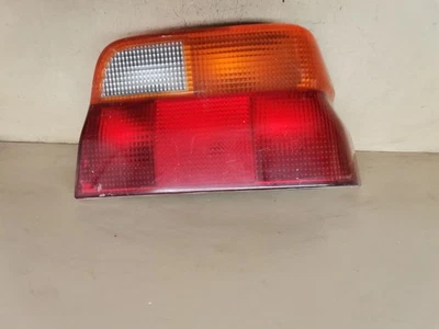 FEU ARRIERE DROIT PASSAGER  FORD ORION N° 222 - Photo 1/4