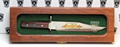 BUCK 1995 CUCHILLO PERSONALIZADO PATOS ILIMITADO BOWIE GRANDE #409/500 y vitrina de madera Foto 1 de 4