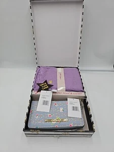 BETSEY JOHNSON BLUE FLORAL WALLET/WRISTLET WITH LAVENDER SCARF GIFT BOX SET NIB - Picture 1 of 9