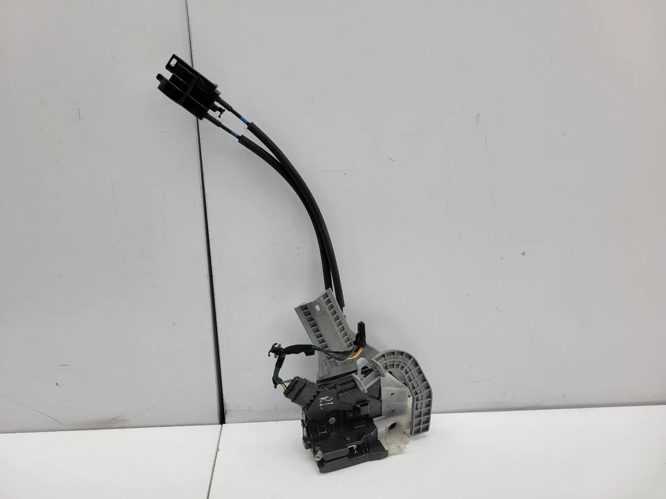 DOOR LOCK REAR LEFT PASSENGER SIDE 81410-D7610 HYUNDAI TUCSON MK3 TL 2018 - Image 1 of 4