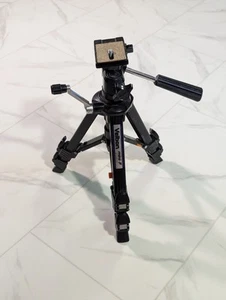 Velbon Mini-F Aluminum 3-Sections MACRO Tripod With 3-Way Geared Column 8"-22" - Picture 1 of 3