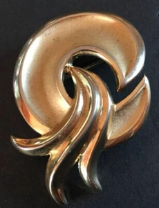 Vintage Crown Trifari Goldtone Pin Brooch - Picture 1 of 3