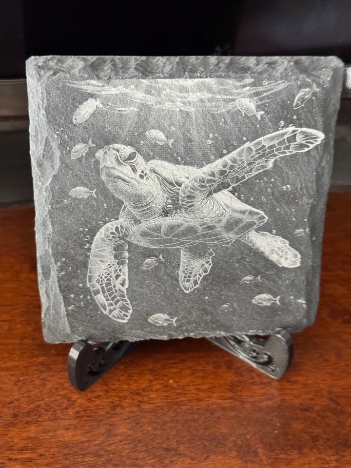 Sottobicchiere in Ardesia con Immagine di una Tartaruga Incisa tramite Laser - Immagine 1 di 1