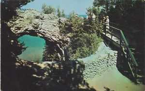 Postal vintage Mackinac Island Michigan 1952 Arch Rock no. 95 - Imagen 1 de 3