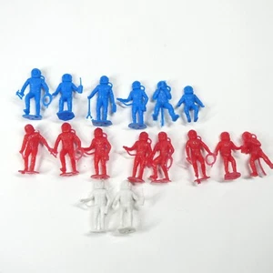 Lotto Figurine Astronauti Spaceman 2” Vintage MPC e altre Rosso Bianco Blu Plastica - Foto 1 di 8