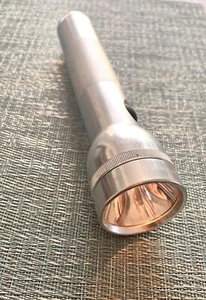 Aluminum Silver Maglite 2 D Cell Flashlight 10" Vintage TESTED WORKS! USA - Picture 1 of 12