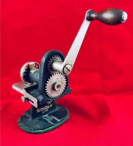 VTG SINGER HAND CRANK PINKNG PINKER MACHINE STRIP CUTTER TRIMMER 121367 USA - Picture 1 of 11