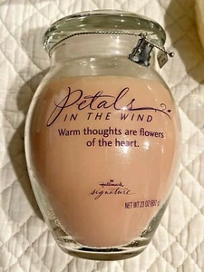 Petals In the Wind Signature Candle 23oz Glass Jar Rare Hallmark Vintage NEW - Imagen 1 de 6