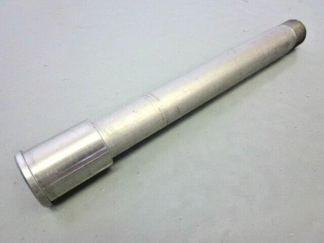 KAWASAKI FRONT AXLE ZX600 NINJA ZX-6RR  ZX-6R ZX636 ZX14 ZG14 41068-0034 NEW OEM - Image 1 of 1