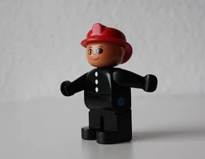 1 x Lego Duplo Feuerwehrmann-Figur mit rotem Helm, alte Version 4555, schwarze - Bild 1 von 3