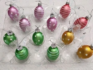 Juego de 12 adornos de huevo de Pascua de vidrio pastel pintado a mano Lillian Vernon 620677 - Imagen 1 de 9