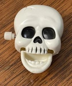 Vintage Wind Up Plastic Chattering Skeleton Skull Halloween Clip On Hong Kong - Picture 1 of 4