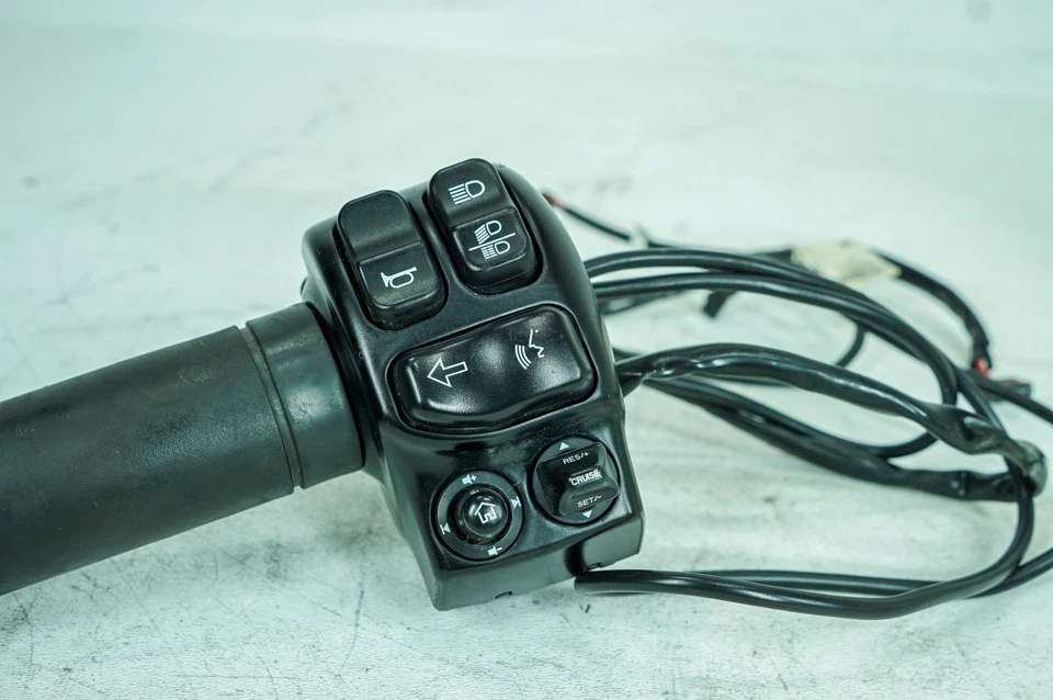 16 Harley Ultra Electra Left Headlight Turn Signal Horn Switches Controls 1394 - Image 1 of 4