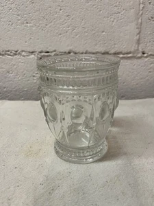 Elegante verzierte geprägte Weingläser Getränkebecher mit Fuß 8 Oz  - Bild 1 von 4