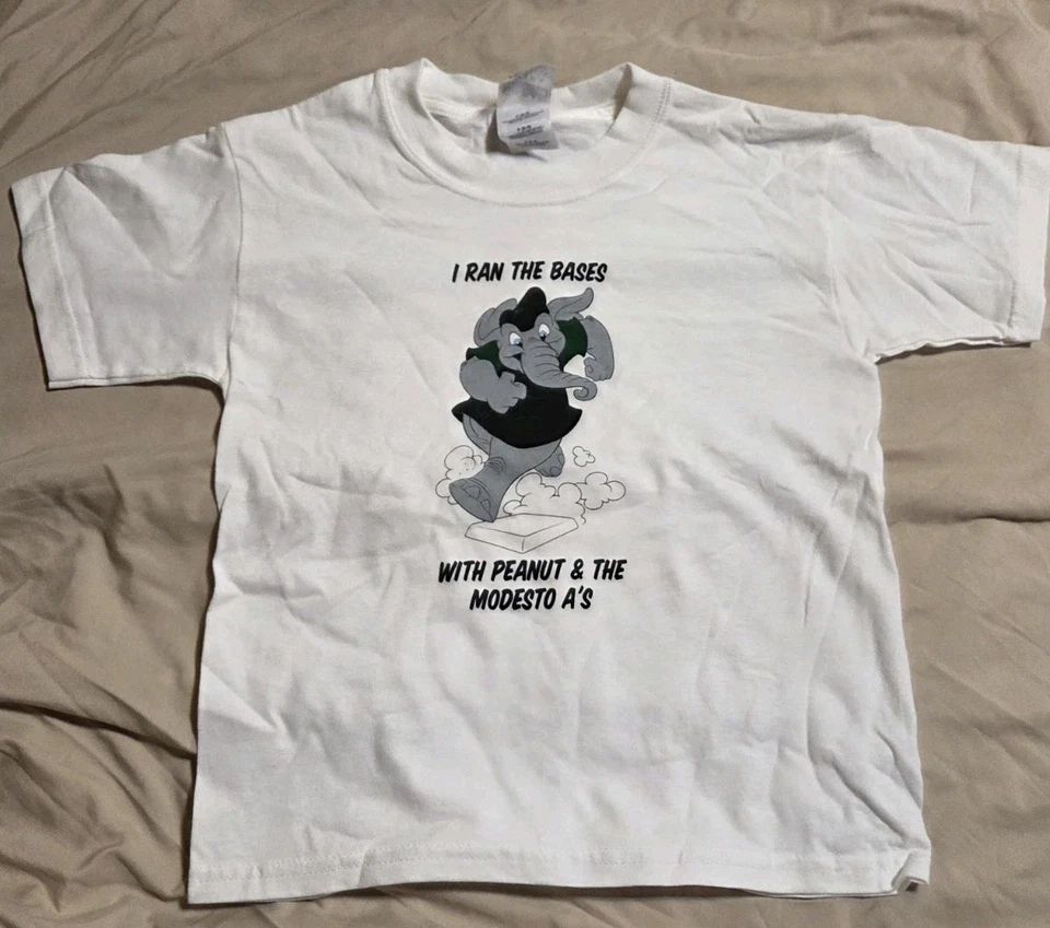 Camiseta Vintage Modesto A's Mascote de Amendoim Juventude Pequena Nova Pequena Milb Atletismo - Imagem 1 de 4