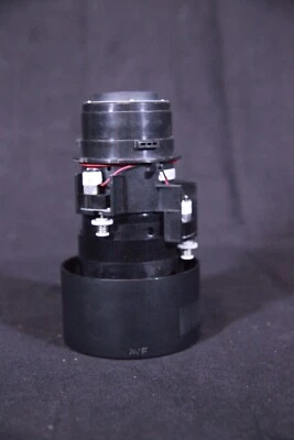 Lente zoom de proyección digital Panasonic ET-DLESTD 1,8-2,4:1 con estuche de transporte Foto 1 de 4