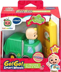 VTech CoComelon Go! Vai! Smart Wheels JJ's Camion e Pista Riciclo NUOVO - Foto 1 di 5