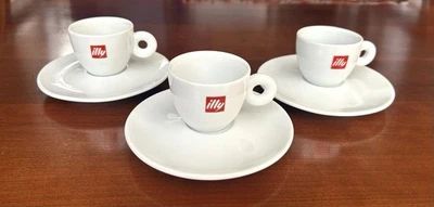 Juego ~ 3 tazas y platillos de café espresso ILLY ~ IPA Italia Demitasse 2 OZ blanco con logotipo rojo Foto 1 de 4
